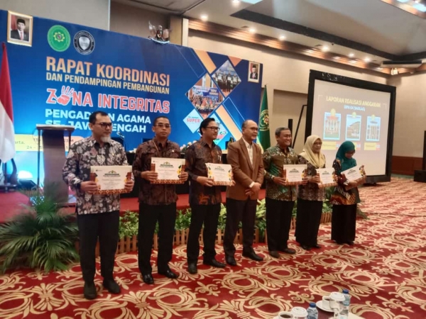PENGADILAN AGAMA KARANGANYAR RAIH TIGA PENGHARGAAN PADA SEMESTER I TAHUN 2023