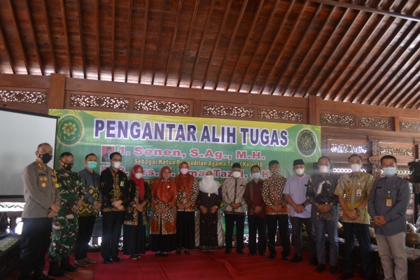 PENGANTAR ALIH TUGAS DAN HALAL BI HALAL PA. KARANGANYAR