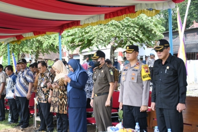 KETUA PENGADILAN KARANGANYAR MENDUKUNG PEMBANGUNAN DESA DI KABUPATEN KARANGANYAR