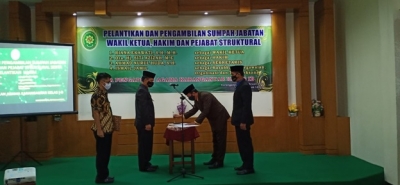 Pelantikan dan Pengambilan Sumpah Jabatan Wakil Ketua dan Hakim Serta Pelantikan Pejabat Struktural di Pengadilan Agama Karanganyar