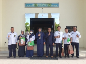PEMBERIAN PENGHARGAAN PEGAWAI TERBAIK PENGADILAN AGAMA KARANGANYAR TAHUN 2022