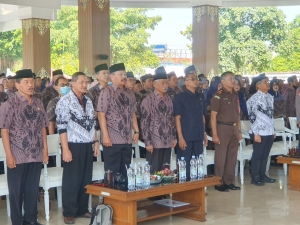 WAKIL KETUA PENGADILAN AGAMA KARANGANYAR HADIRI HALAL BI HALAL PGRI KARANGANYAR