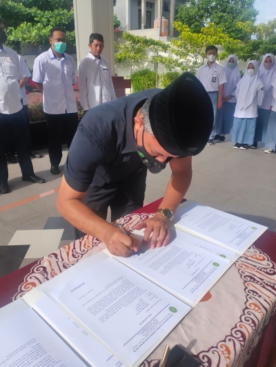 PENANDATANGAN PAKTA INTEGRITAS OLEH PEGAWAI PENGADILAN AGAMA KARANGANYAR