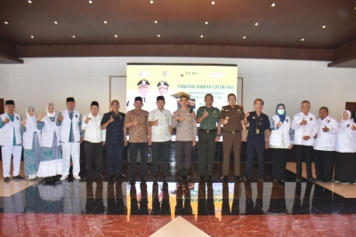 WAKIL KETUA PENGADILAN AGAMA KARANGANYAR HADIRI PAMITAN KEBERANGKATAN JAMAAH CALON HAJI KABUPATEN KARANGANYAR 2023